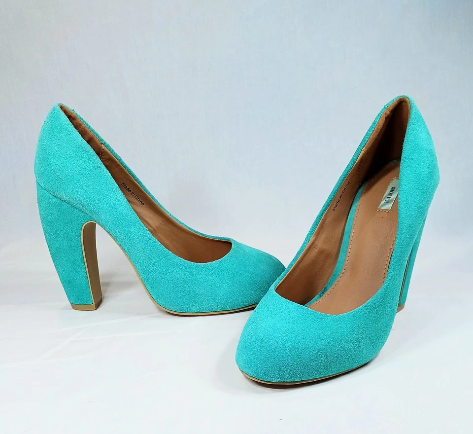 Bomba de tacón curvo de gamuza verde azulado Gretel KIMCHI AZUL talla 7M Urban Outfitters Foto 2 de 4