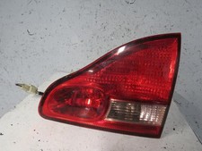 Feu arrière Toyota AVENSIS