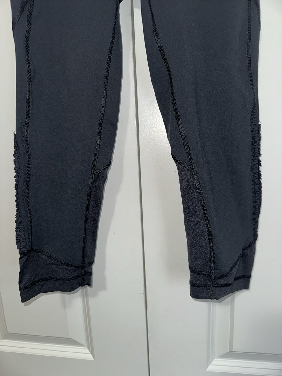 Lululemon Lightweight Drawstring Cropped Capri Le… - image 3