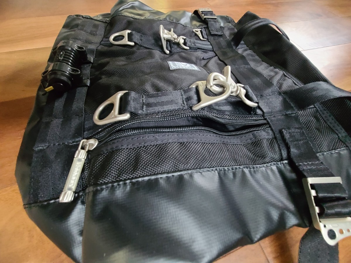 New Vintage Black Oakley High Low Voltage Messenger Y2K New Vintage Black Oakley High Low Voltage Messenger Y2K