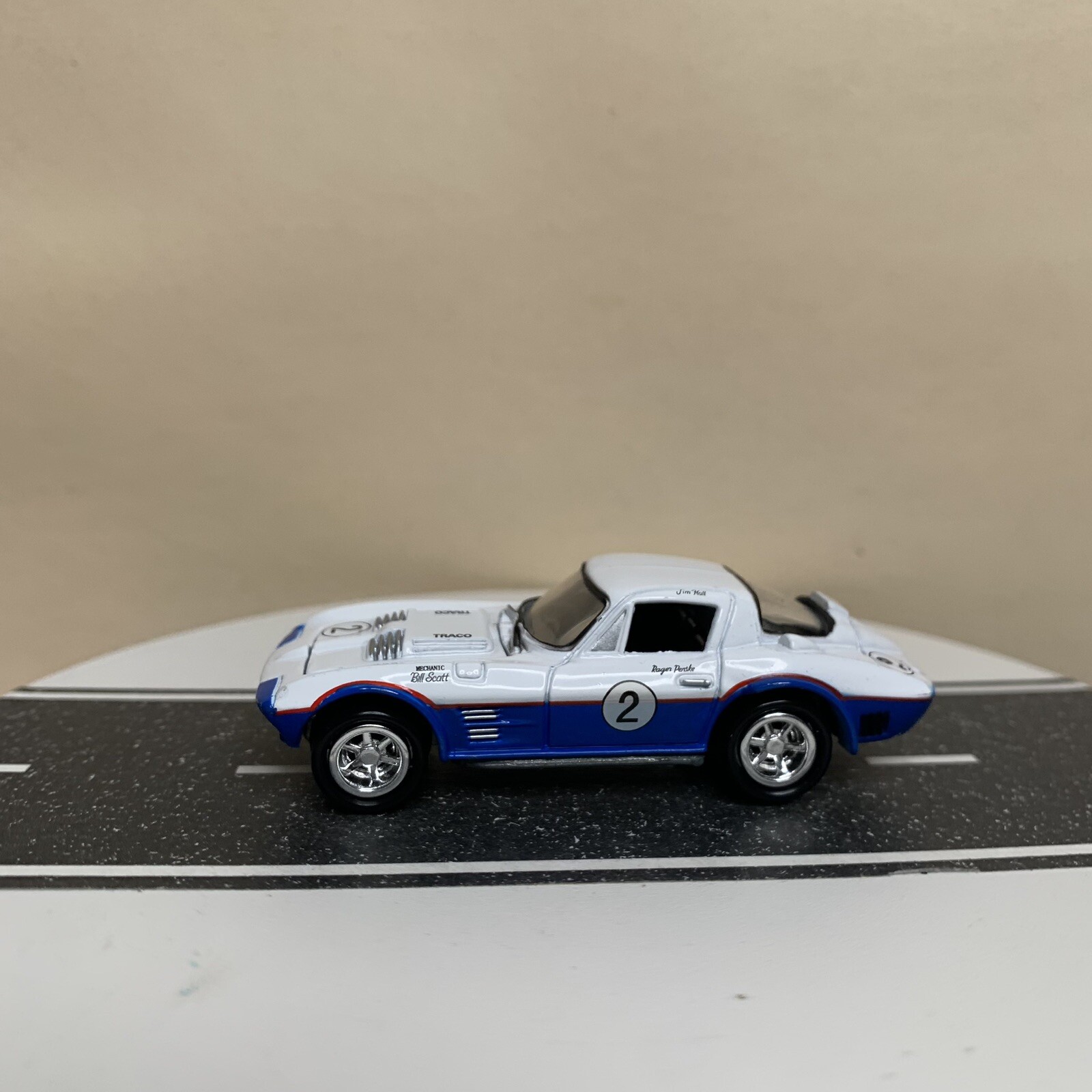 Johnny Lightning Corvette Collection 1963 Chevy Grand Sport Split Window 1:64 NM