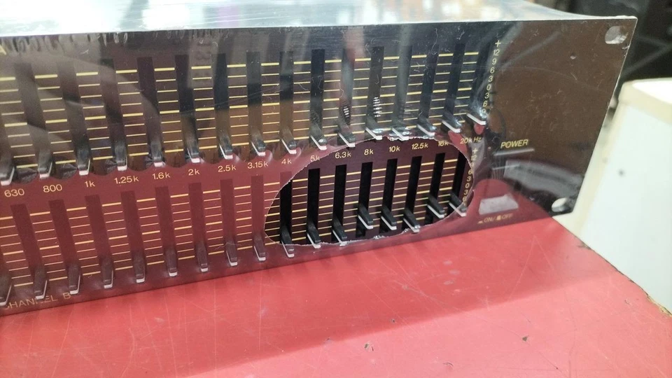 Yamaha Q2031B Dual-Channel Graphic Equalizer EQ Rackmount Used from Japan - Image 4 of 4