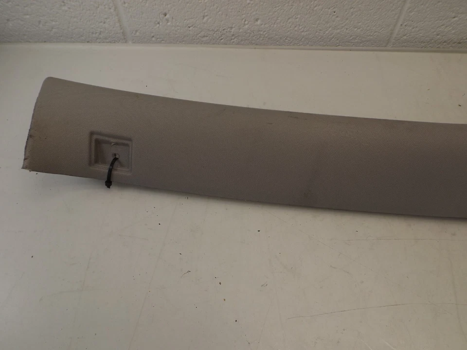 2010-2016 Volvo XC70 Passenger FR A Pillar Trim Used OEM 39838691 Foto 3 de 4