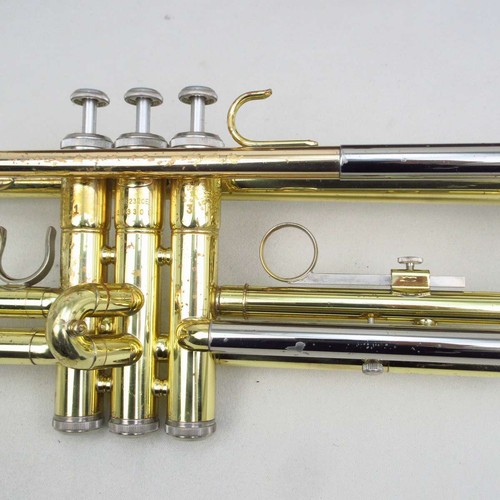 Yamaha Trumpet YTR-2320E Lacquer Finish with First and Third Triggers - Picture 9 of 11