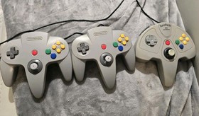 Lot of 7 Nintendo 64 & 1 NES VINTAGE Controllers.NES Controller In Untested