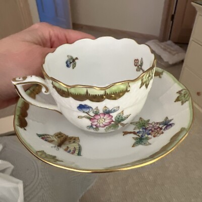 Herend Queen Victoria Pattern #711 Scalloped Edge Coffee Cup Espresso & Saucer