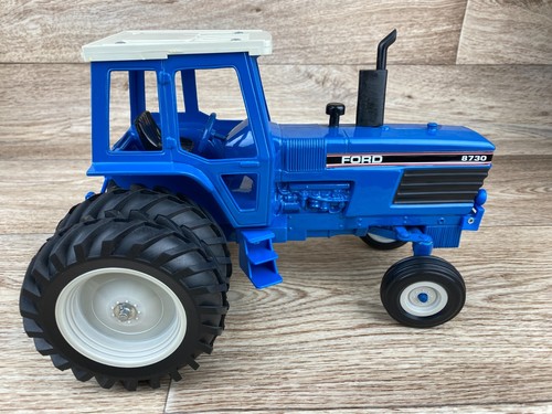 Scale Models Ford 8730 with Duals 1/16 Scale Die-Cast Metal Toy Tractor - Picture 12 of 24