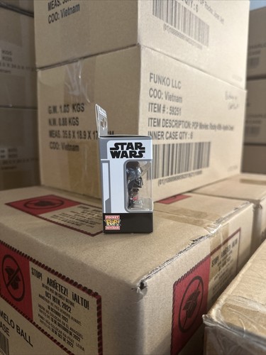 ¡FUNKO POP! Llavero de Star Wars Darth Vader - Imagen 3 de 10