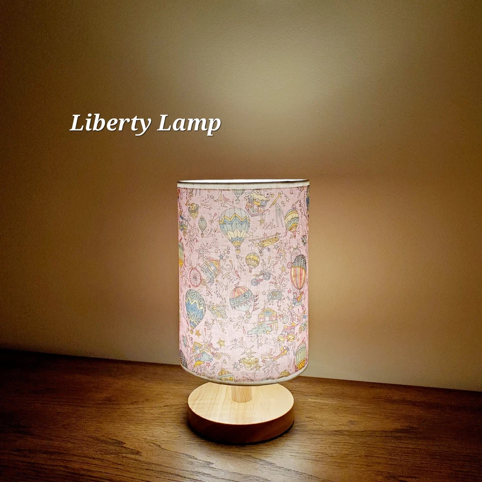 Lámpara de mesa salón, lámpara de tela Liberty of London, hecha a mano en EE. UU., talla pequeña Foto 4 de 4