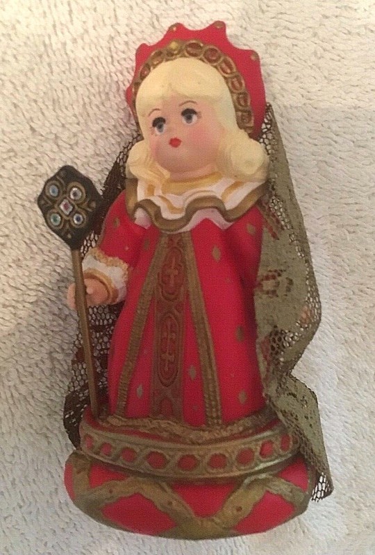 Hallmark Collectible Ornament-MadameAlexander-Red Queen #4 in Series-1999