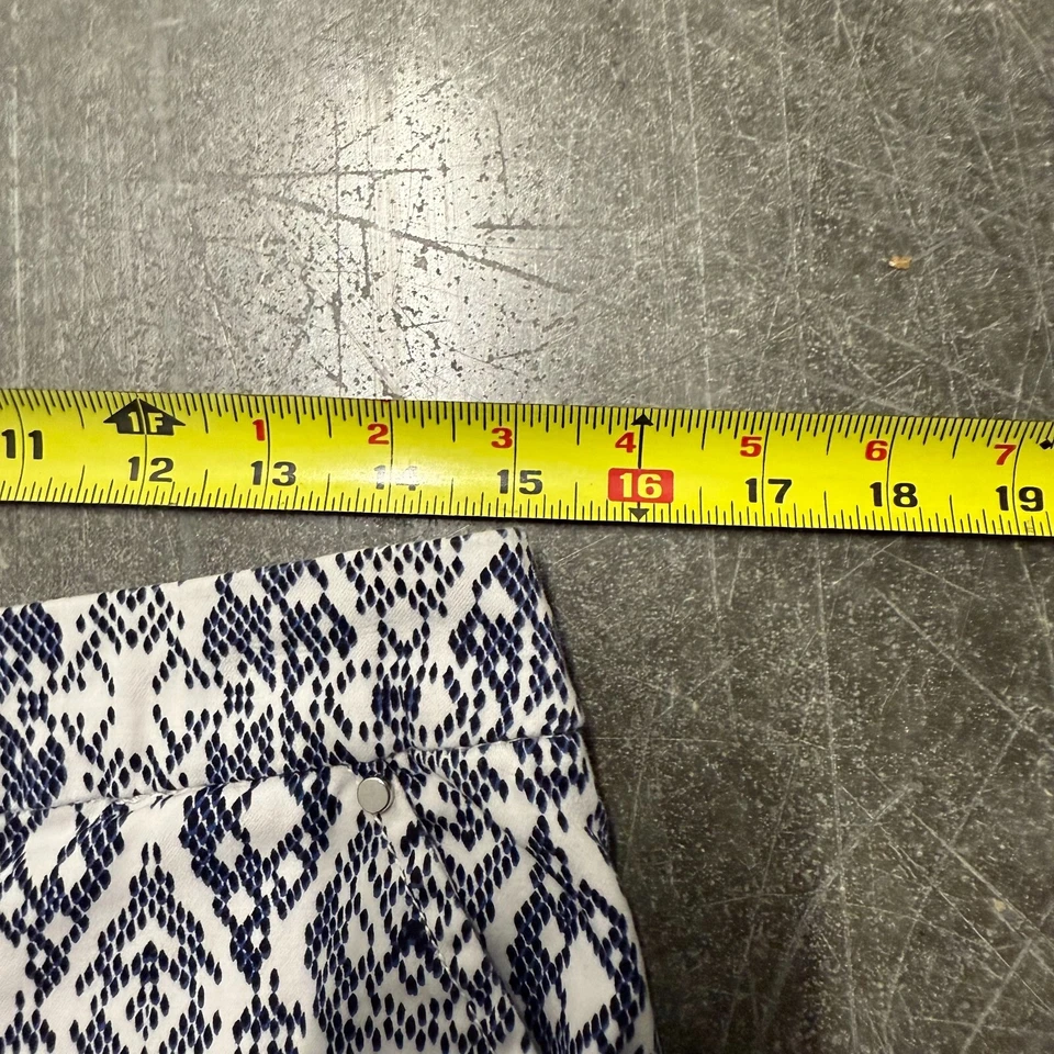 Pantalones Cortos Mujer DEPT 222 Petite 12 Blanco Negro Geo Estampado Informal tiro alto Exterior Foto 3 de 4