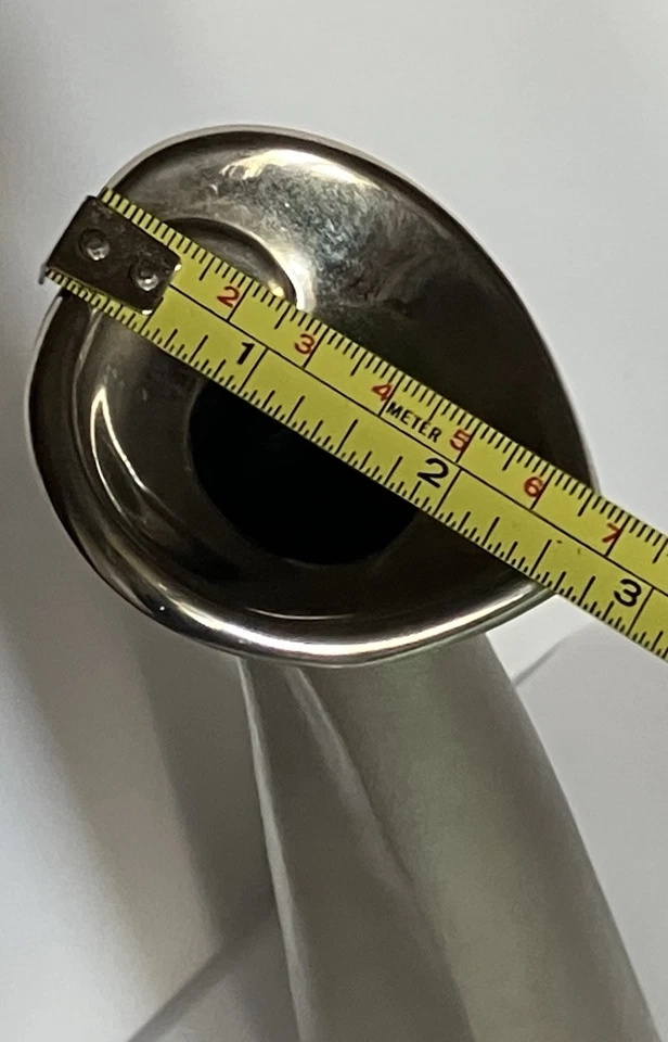 Jarrón de metal plateado cepillado con forma de cala lilly 9 pulgadas Foto 4 de 4