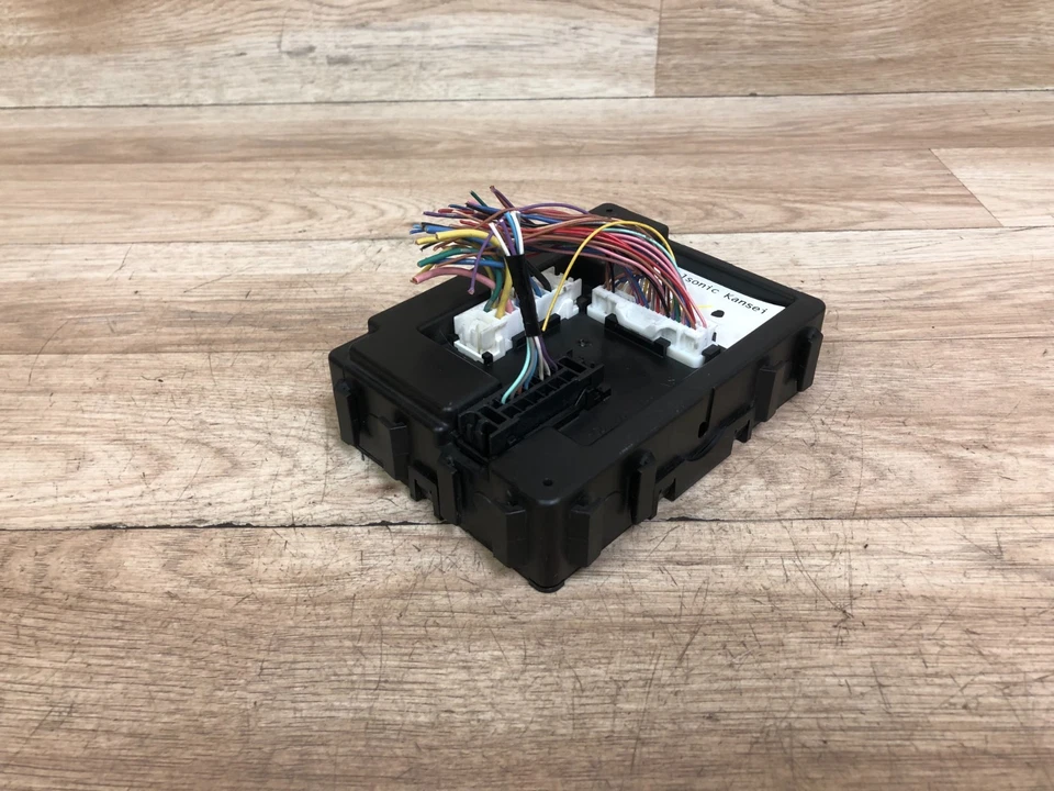 MÓDULO DE CONTROL DE CARROCERÍA DE REPOSAPIÉS LUZ DELANTERA NISSAN NV200 OEM 2013-2021 Foto 3 de 4