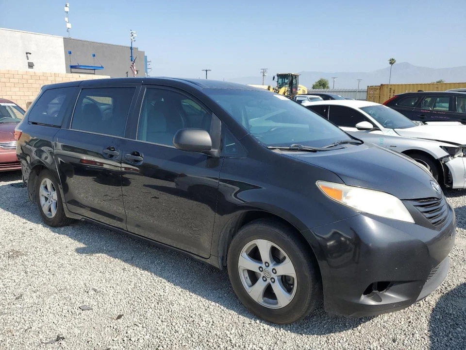 Tanque de combustible usado se adapta a: Toyota Sienna 2017 tracción delantera grado A Foto 4 de 4