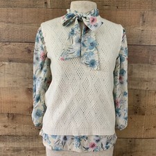 Vintage 1960s 1970s Romantic Cream Knit Sleeveless Sweater Vest Sz Small