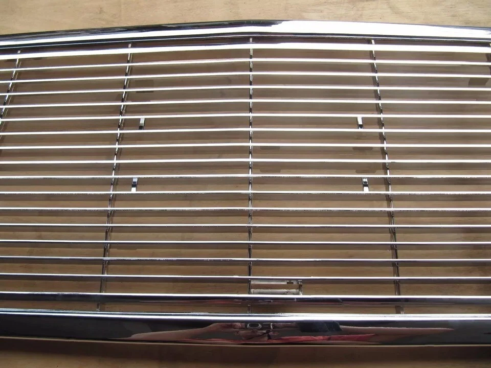 Front Grille For 1989-1991 GMC Suburban Jimmy V3500 R1500 Silver Chrome Foto 2 de 4