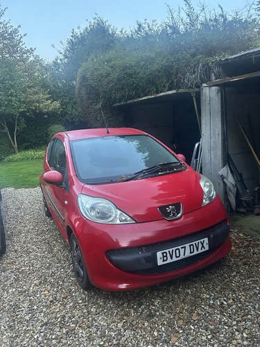 Peugeot 107 For  fix up or scrap (does drive well) - Picture 2 of 3