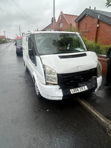 Ford Transit accident damaged yesterday - Picture 4 of 4