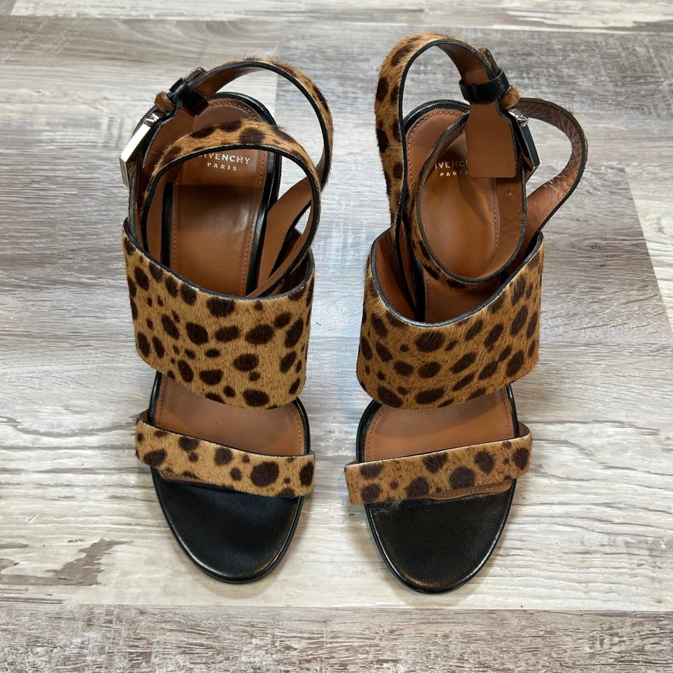 Sandalias Givenchy Leopardo Pelo de becerro Tacón Bloque 39.5 Hechas en Italia Foto 2 de 4
