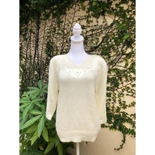 White Stag  winter off white knitted viscose angora sweater floral applique
