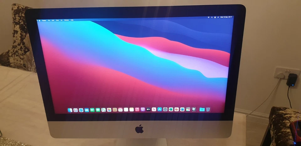 IMac 21.5in Retina 4K 3.1GHz i5 pro 8gb Ram 1TB hdd with Logic & Final Cut prox1 - Image 2 of 4