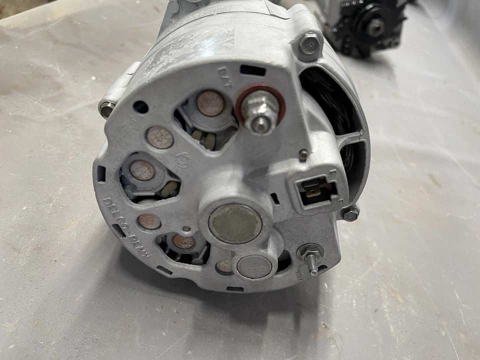 Alternador Chevy Corvette Chevelle BelAir Impala Delco Remy 1963-1964 restaurado Foto 3 de 4