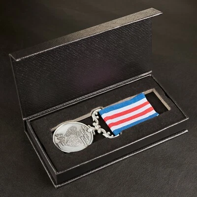 THE COMMEMORATIVE COIN COMPANY 30th Pearl Wedding Anniversary Distinguished Service Medal + Case. Gift/Present