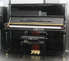 M. Hübner Klavier - Modell: K-132 in schwarz - Steinway & Son´S - Nachbau -