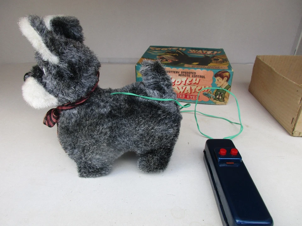Toy Dog Años 50 "Reloj Escocés" Funciona con Pilas Hecho en Japón Foto 3 de 4