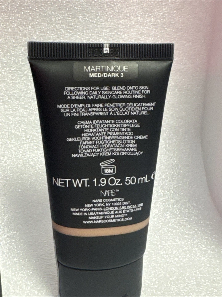 NARS Pure Radiant Tinted Moisturiser Med/dark 3 Martinique SPF30/PA+++ 50ml - Image 4 of 4