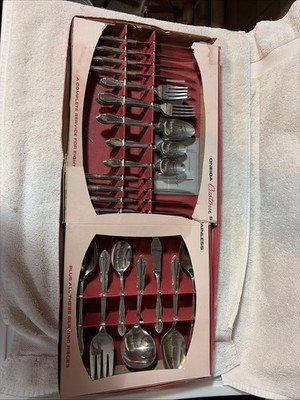Oneida Custom Stainless Flatware Set W/Original Box And Serving Set Plantation