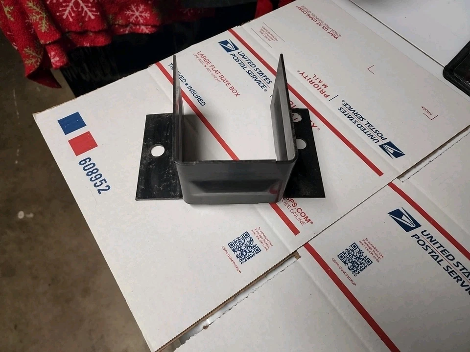 Soporte de parachoques delantero derecho lado del conductor Chevrolet Lumina 1995-2001 10165787 GM OEM Foto 2 de 3