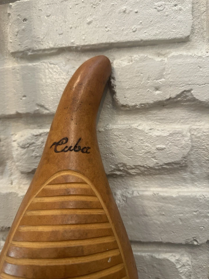 güiro, Cuba, instrumento de percusión tradicional latinoamericano Foto 3 de 4