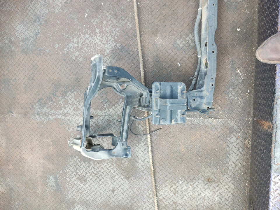 DAEWOO LACETTI Front Radiator Support Panel 1.8L 2003 2004 Sedan - image 3 of 4