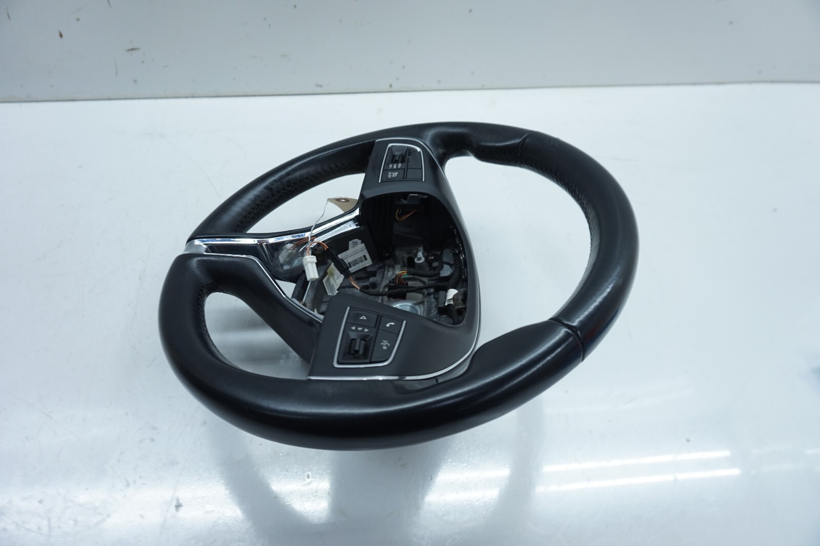 2014-2019 Maserati Ghibli OEM Steering Wheel Switch Assembly 06700445060