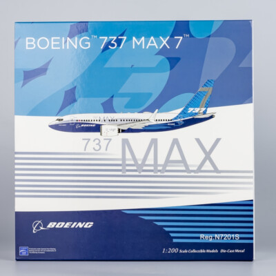 Boeing ボーイング　737MAX 1/200 モデルプレーン Amazon.com: Boeing Unified 737 MAX 8 1:200 Model : Arts