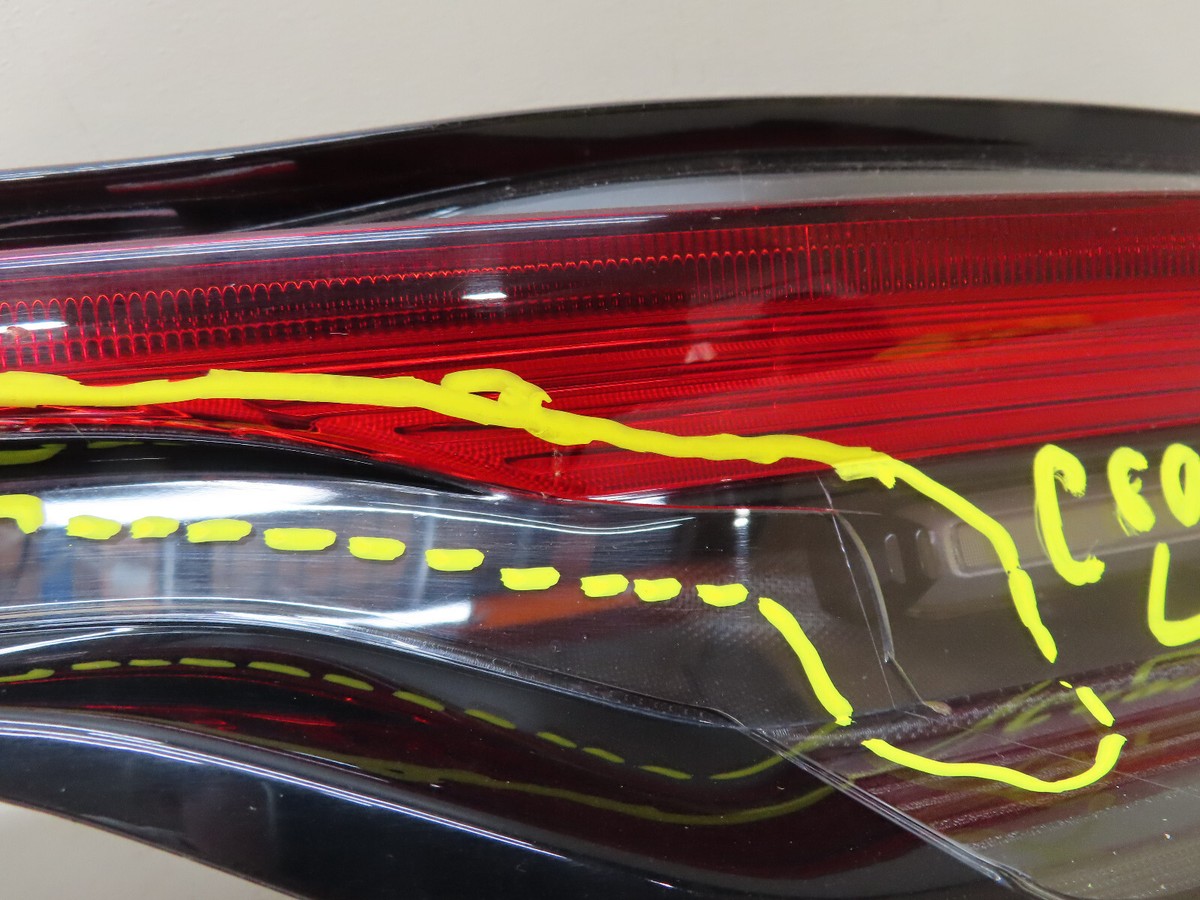 【送料無料】新型マカン リアテールガーニッシュ 95B945208 2019-2021 Porsche Macan 95b OEM Center Trunk Brake Lamp