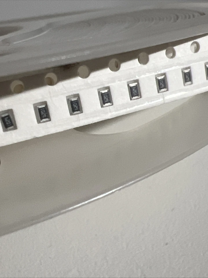 Aprox 3500pcs ERJ-6ENF6201V 6.2 kOhms ±1% 0.125W, 1/8W Chip Resistor 0805 Digi - Image 4 of 4