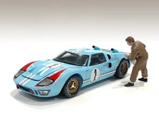 "RACE DAY 1" FIGURINE VI FOR 1/24 SCALE MODELS BY AMERICAN DIORAMA 76388