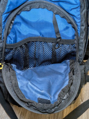 Camelback Blowfish Hydration Backpack With Bladder - Picture 8 of 18