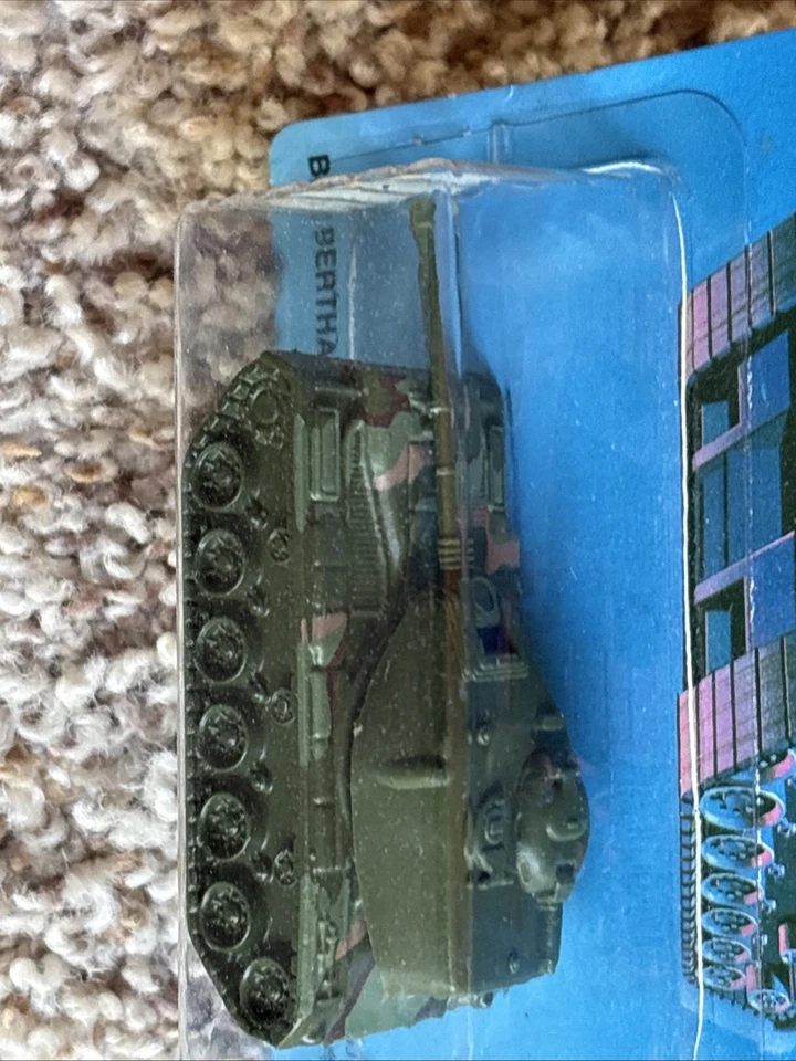 1986 Hot Wheels 9372 1/64 Big Bertha Action Command Camo Military Tank - Image 3 of 4