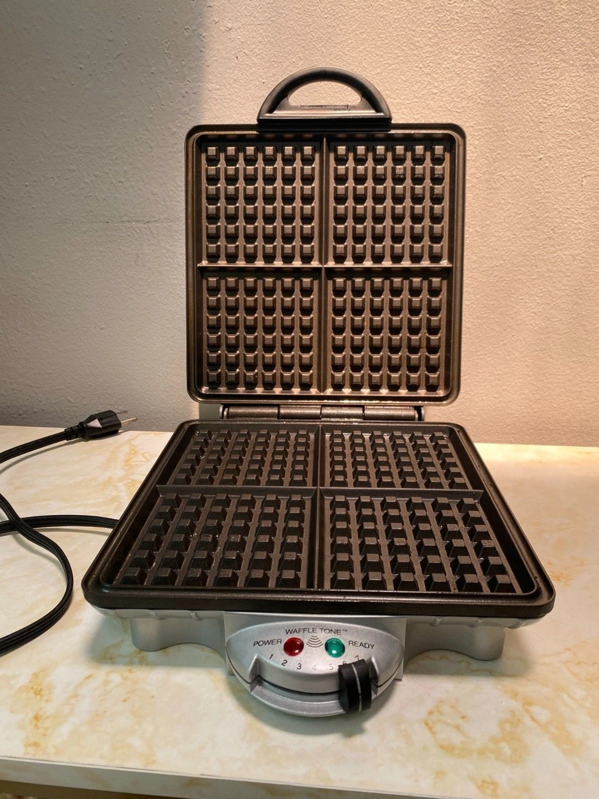 Genuine VillaWare Belgian Waffle & Multi-Baker Maker 4-Square 6100 Tested