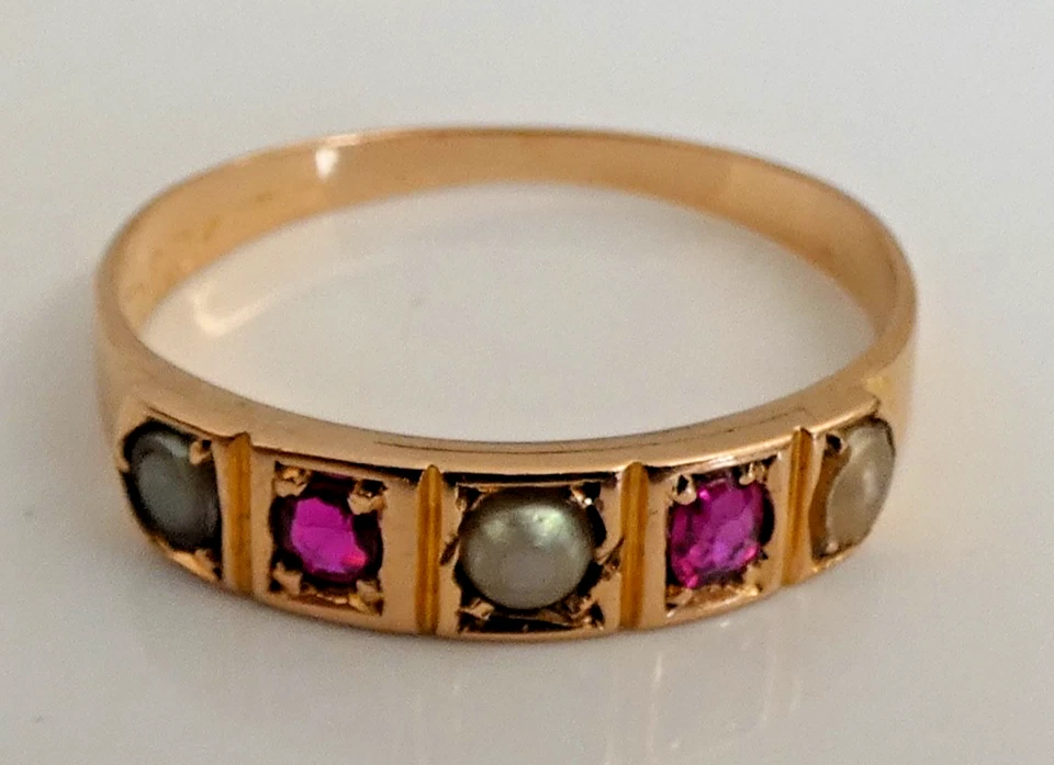FINE ANTIQUE VICTORIAN 15ct GOLD RUBY & PEARL RING C.1840s - Image 2 of 4