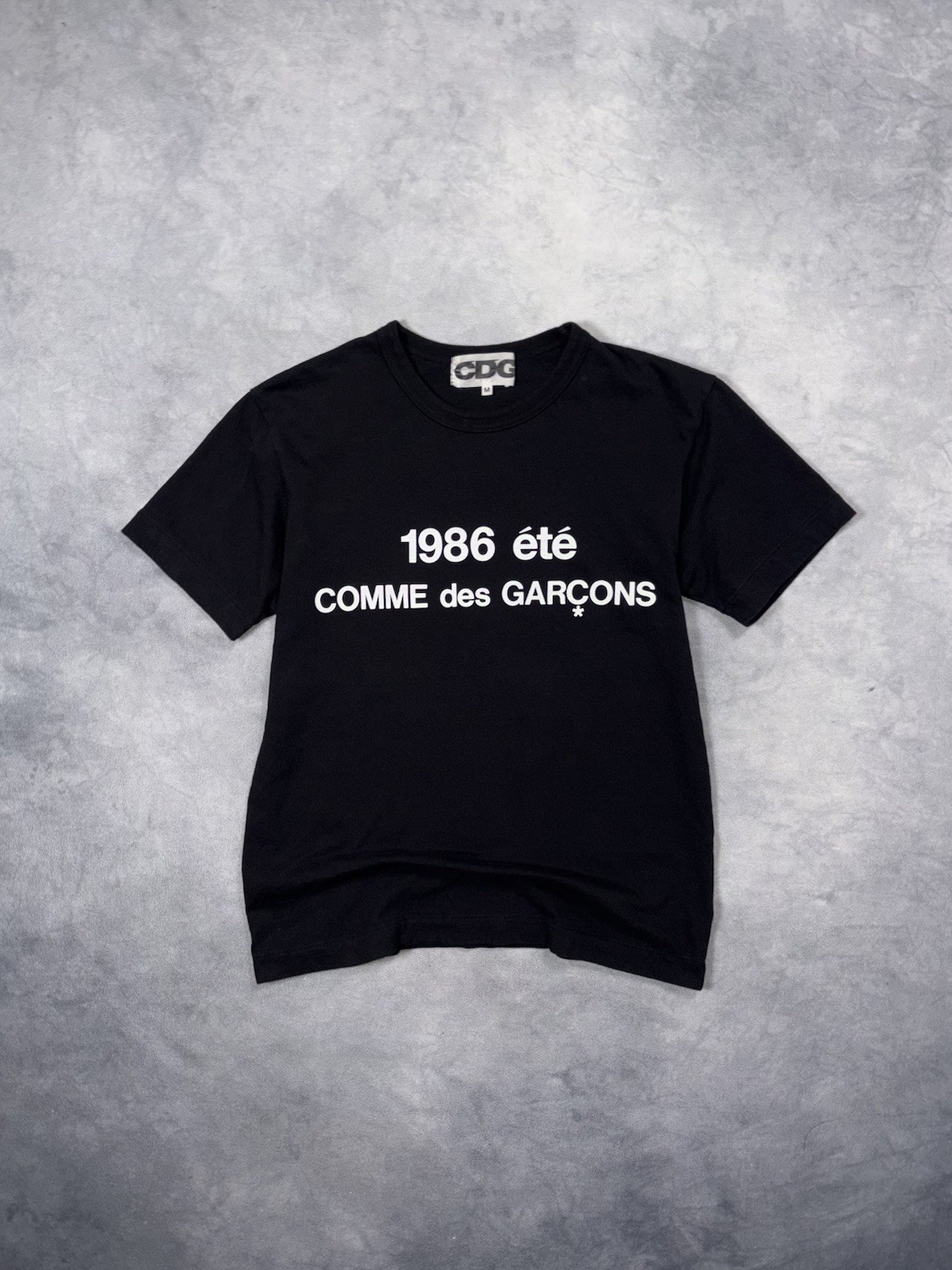 COMME DES GARCONS 1986 Été Archive Luxury Avantgarde CDG Graphic Logo T Shirt