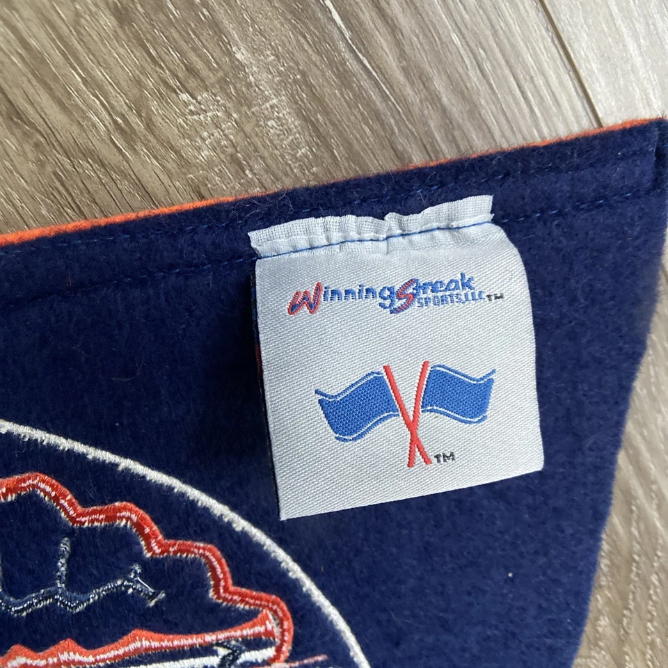 University of Illinois Chief Illiniwek Pennant 31"x13" lã azul laranja - Imagem 3 de 4