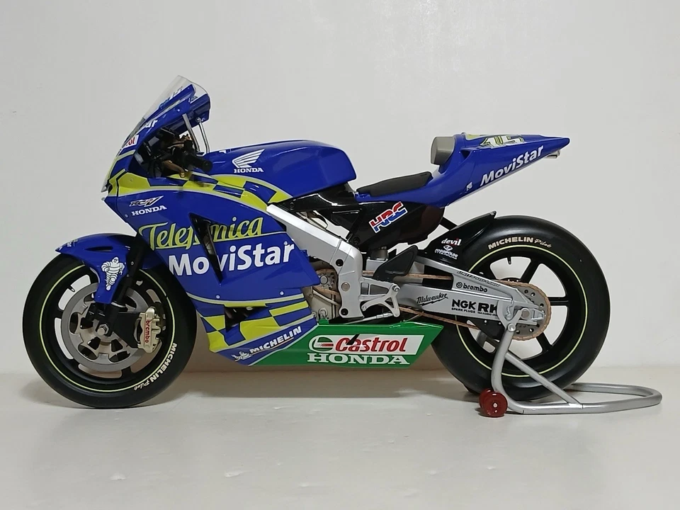 Minichamps 1/6 Honda RC211V Team Telefonica Movistar Sete Gibernau Moto GP 2003 - Image 4 of 4