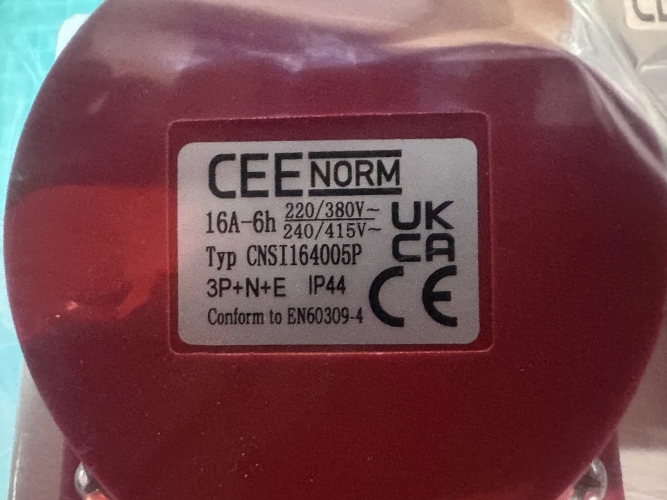 CEE NORM  16a 3P+N+E 3 phase neutral earth wall mount socket with interlock IP44 - Image 2 of 3