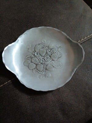 Hammered Aluminum Strawberries Wendell August Forge 6.25'' Round Serving Platter 