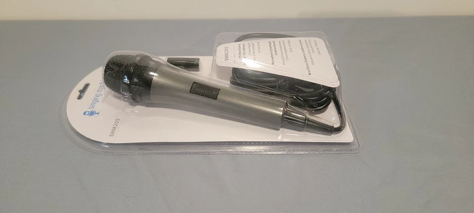 New Singing Machine SMM-205 Unidirectional Dynamic Microphone with 10 Ft. Cord - Image 4 of 4