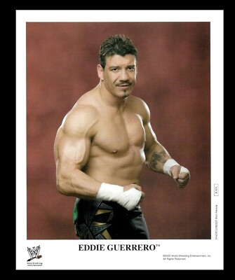 WWE EDDIE GUERRERO P-875 OFFICIAL LICENSED ORIGINAL 8X10 PROMO PHOTO FROM 2005